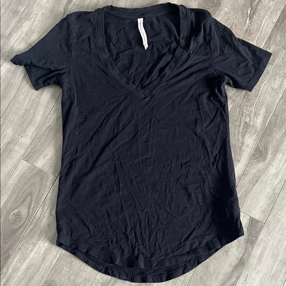 Babaton Aritzia The Group Basic V Neck Shirt